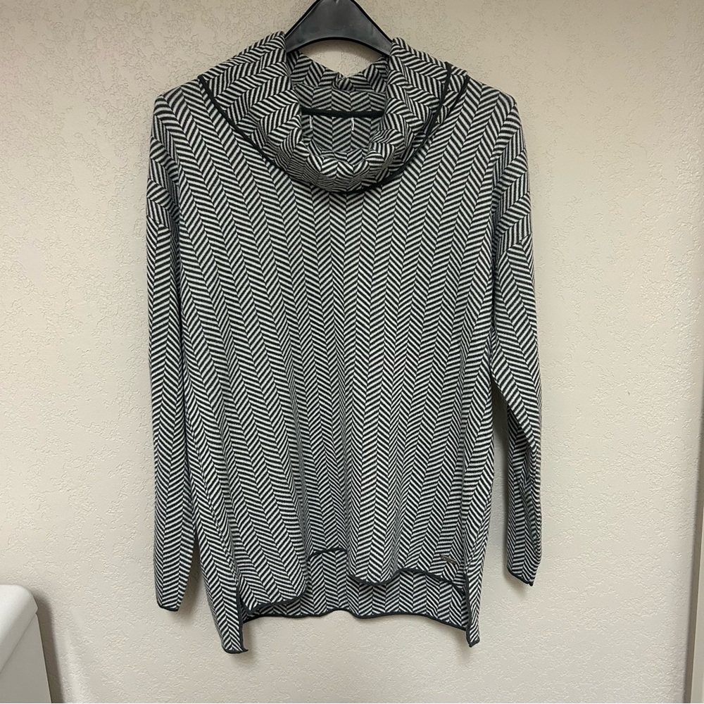 Calvin Klein Black and White Chevron Turtleneck Sweater M